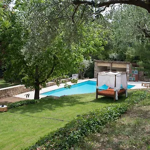 https://le-castellaras.fr-provencehotel.com